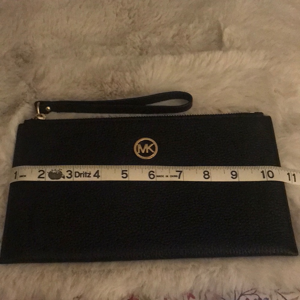 MICHAEL KORS LARGE LEATHER BLACK WRISTLET